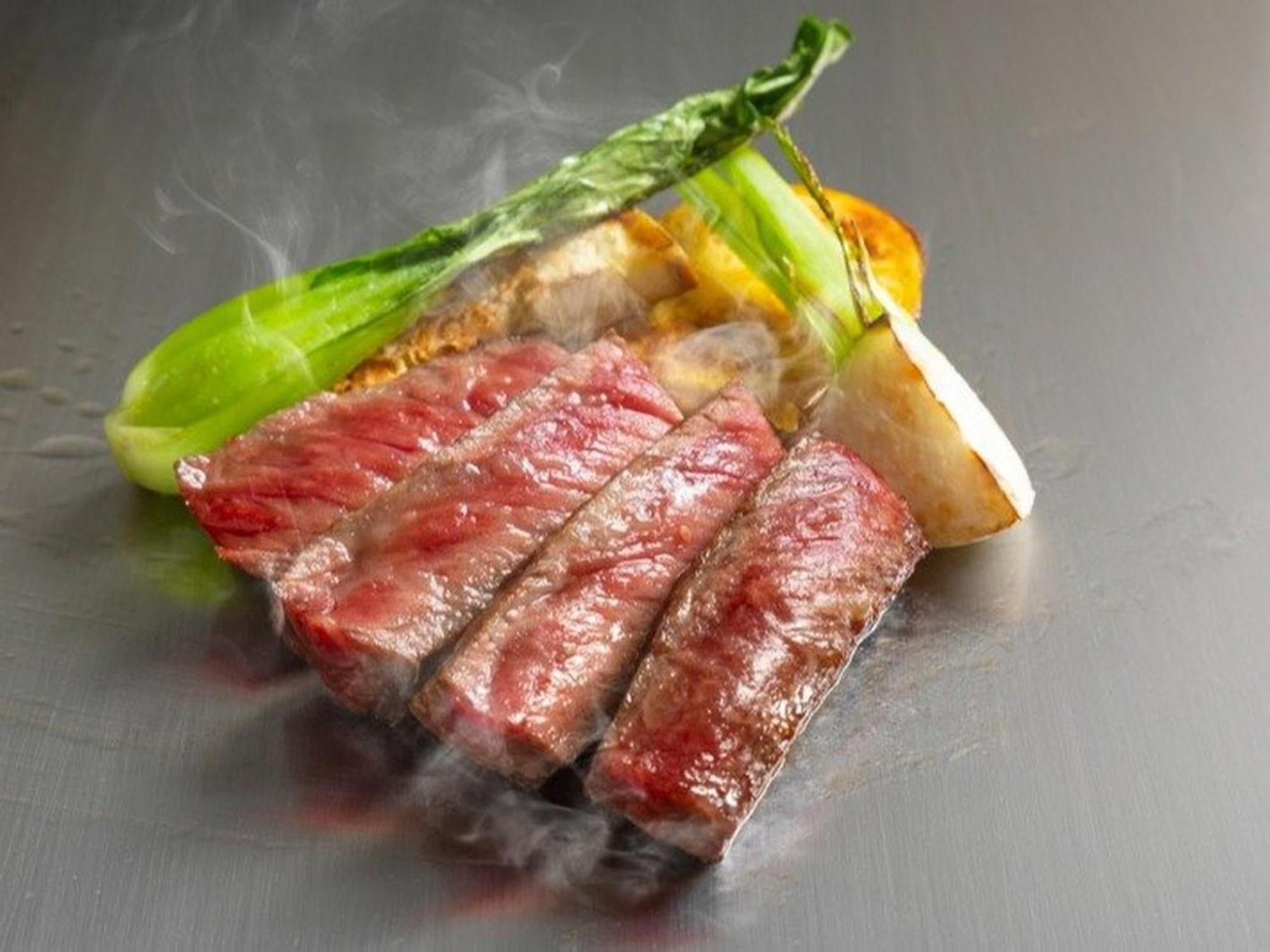 Sapporo Prince Hotel Exterior foto A steak prepared using the cooking technique of sous-vide